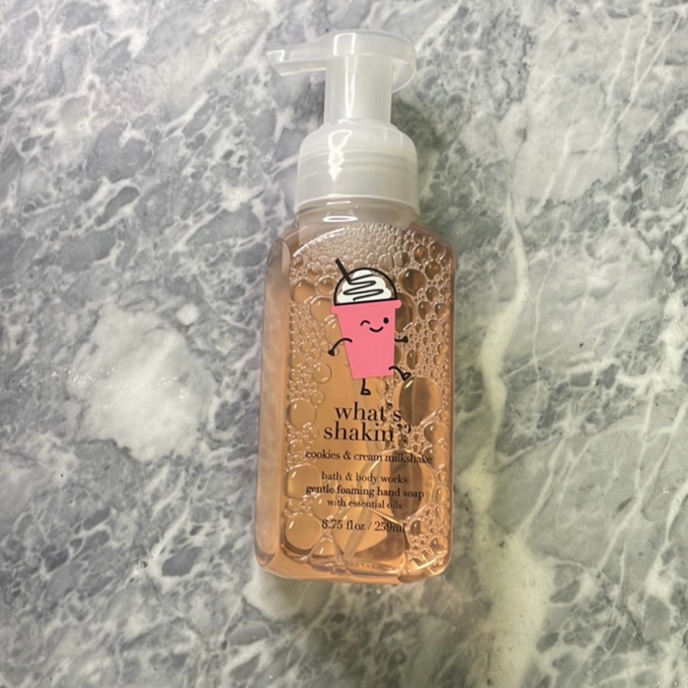 New Bath and Body Works Hand Soap What’s Shakin? Cookies and Cream